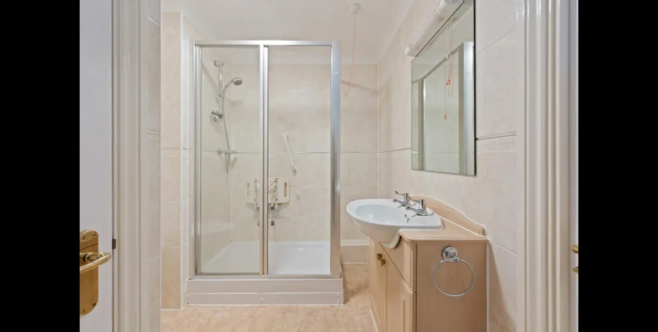 One Bedroom Apartment - Over 60's Development - Uxbridge (UB8)