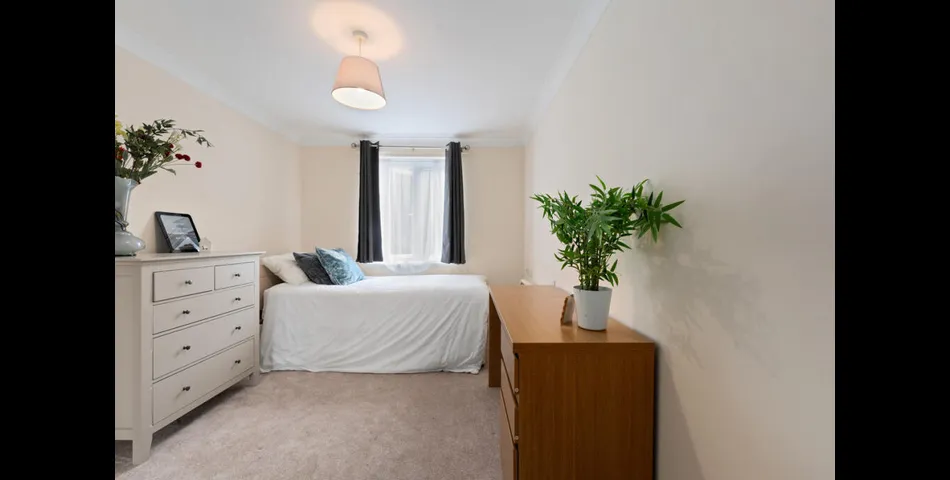 One Bedroom Apartment - Over 60's Development - Uxbridge (UB8)