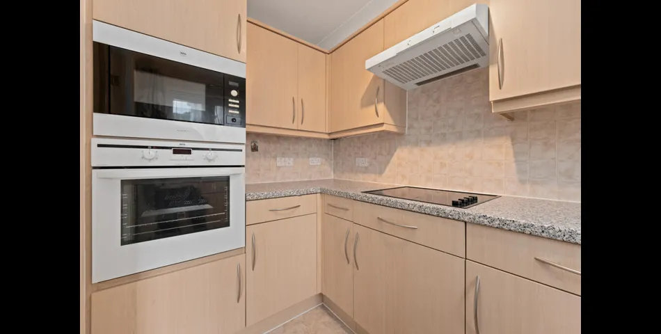 One Bedroom Apartment - Over 60's Development - Uxbridge (UB8)