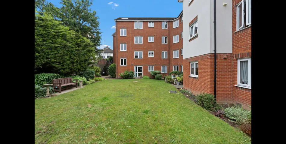 One Bedroom Apartment - Over 60's Development - Uxbridge (UB8)