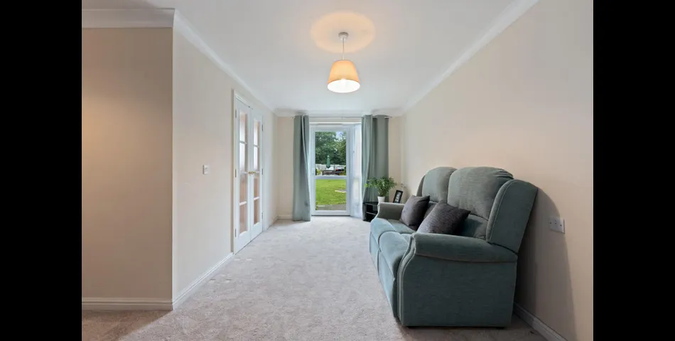 One Bedroom Apartment - Over 60's Development - Uxbridge (UB8)