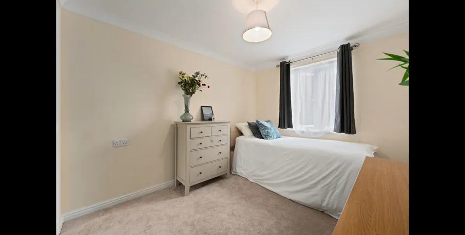 One Bedroom Apartment - Over 60's Development - Uxbridge (UB8)