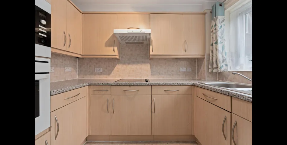 One Bedroom Apartment - Over 60's Development - Uxbridge (UB8)