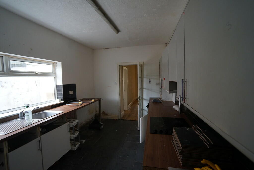 4 bed Terraced