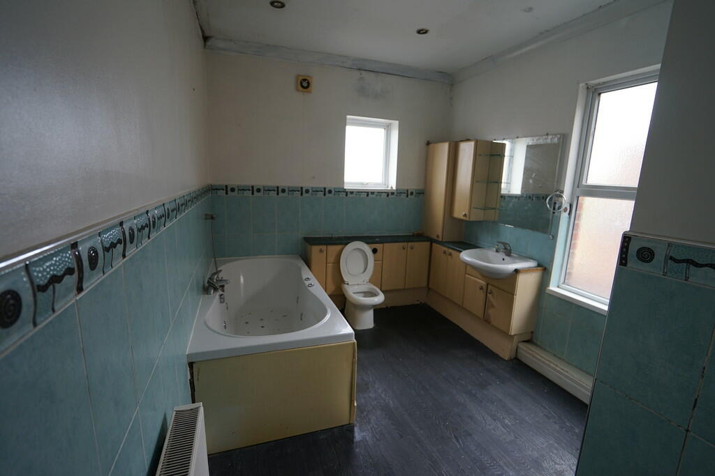 4 bed Terraced