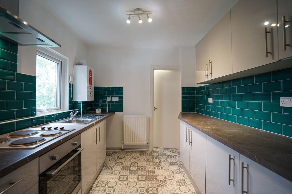 5 bed Maisonette