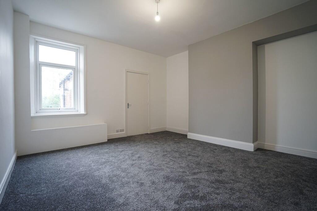 5 bed Maisonette