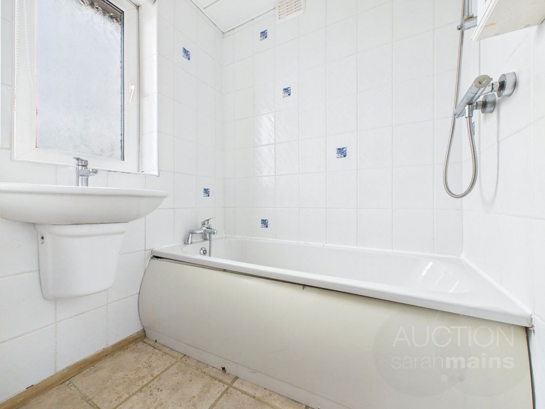 18 Hill Crest, Gateshead, Tyne And Wear, NE10 9AL