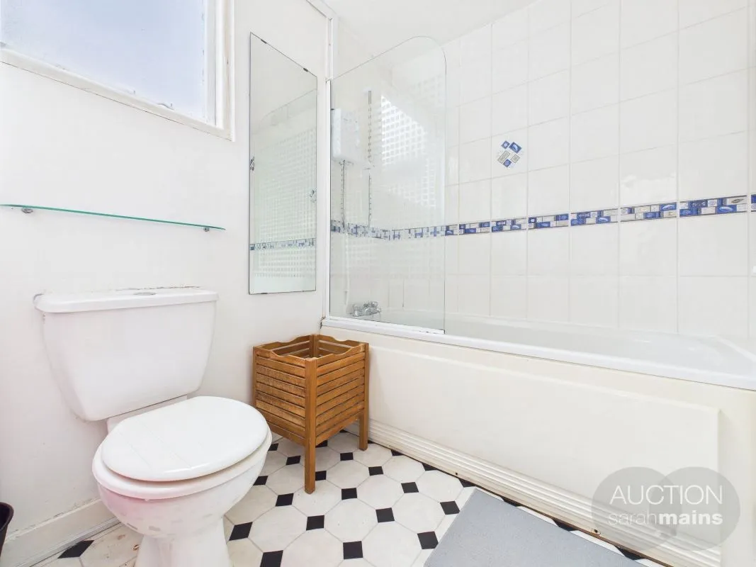 Flat D, 24 Saint Georges Terrace, Jesmond, Newcastle upon Tyne, Newcastle upon Tyne, NE2 2SY