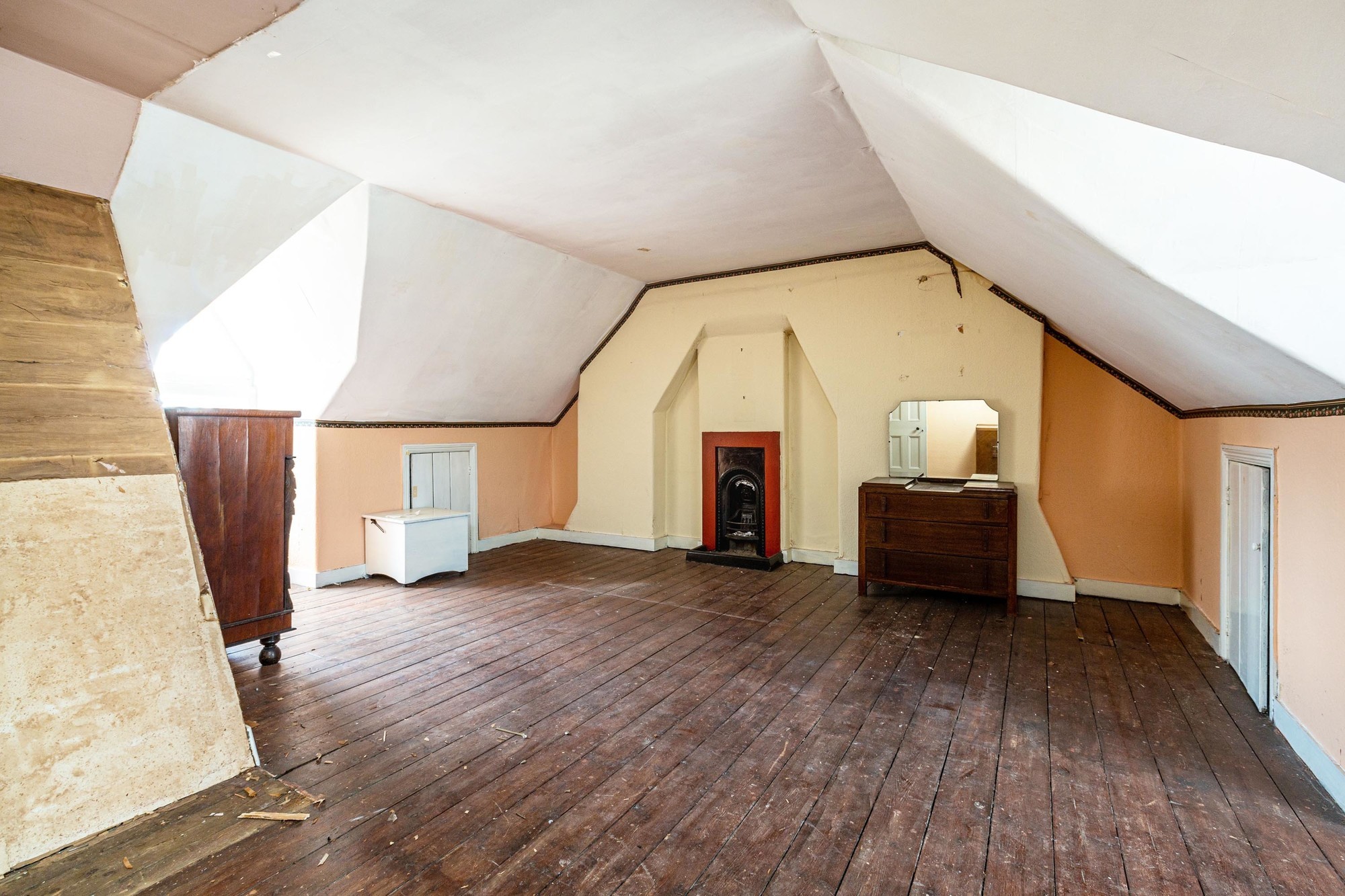 83 Brodrick Road, Wandsworth, London SW17 7DX 
