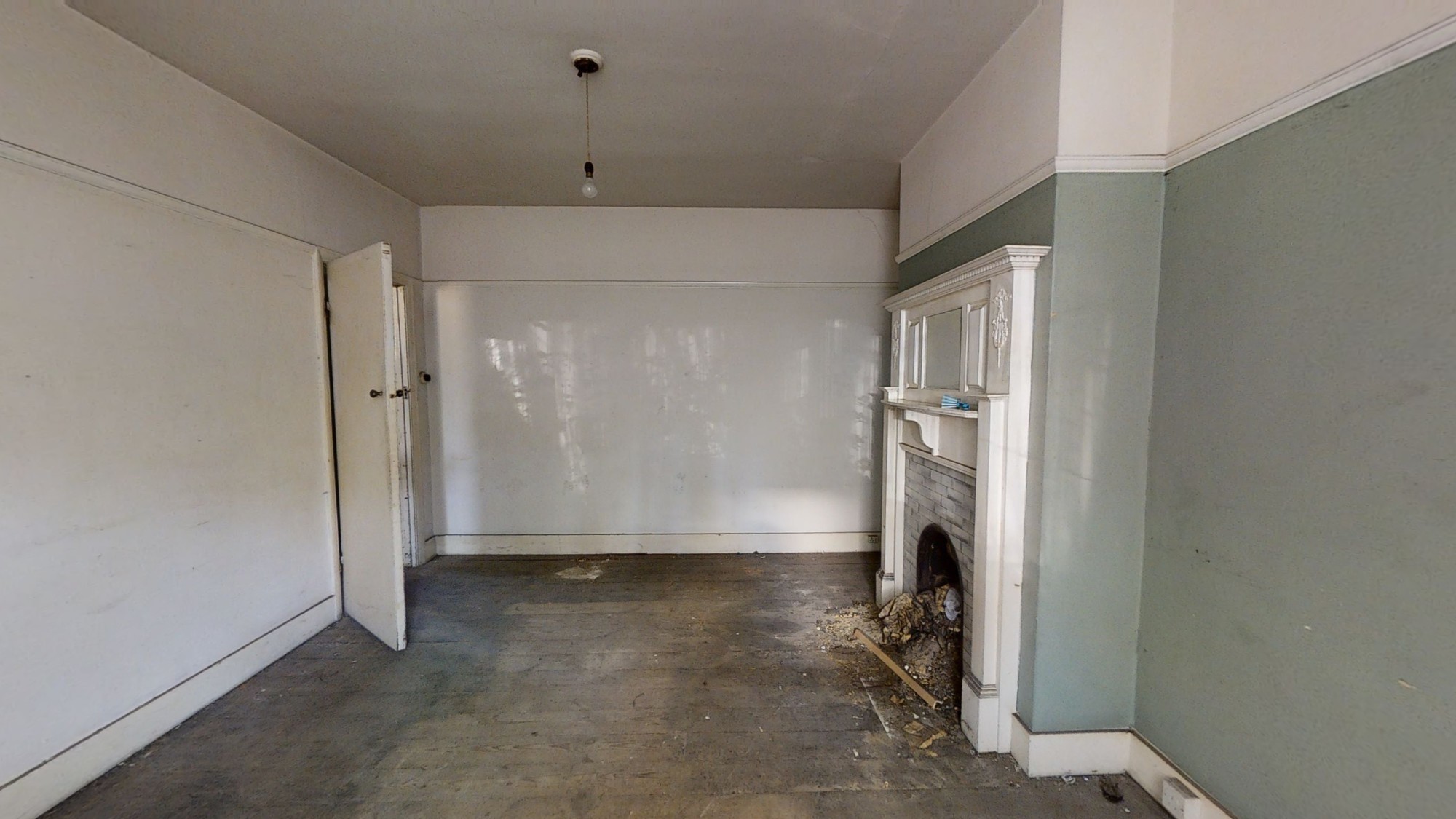 32 Banstead Road, Carshalton, Surrey SM5 3NR
