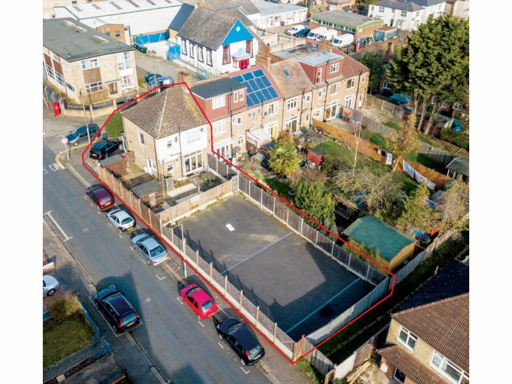 43 Henry Road, Barnet, Herefordshire EN4 8BG
