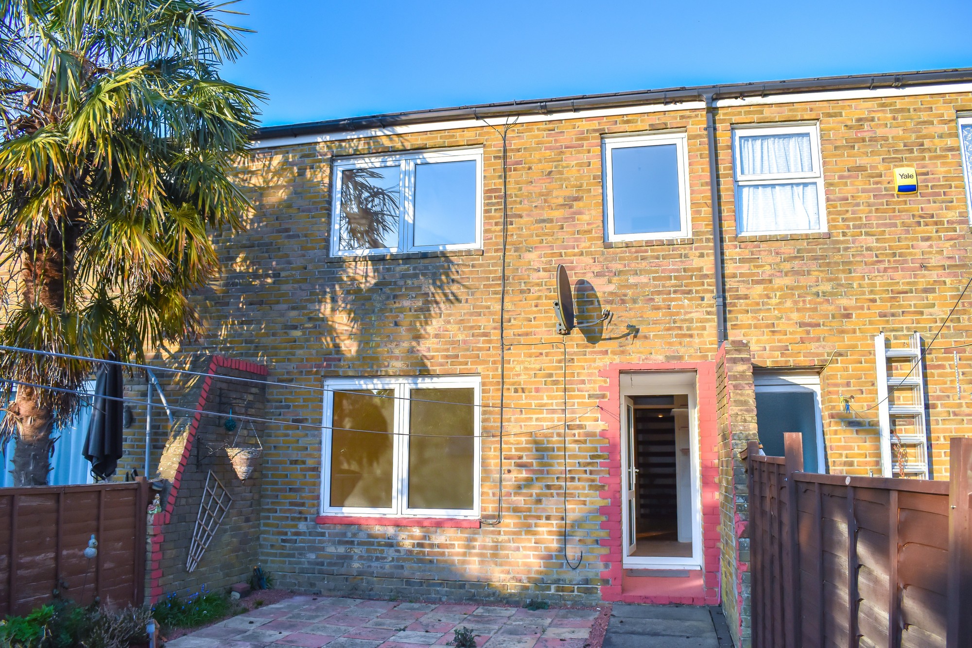 16 Lewisham Close, Crawley, Surrey RH11 9LU  
