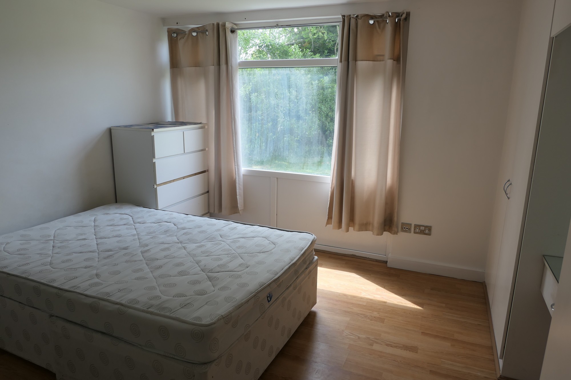 2 Park Farm Close, East Finchley, London N2 0PU
