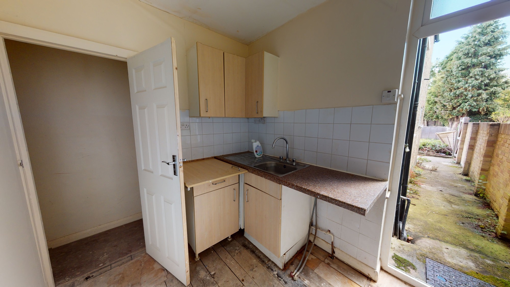 Ground Floor Flat, 112 Cowley Mill Road, Uxbridge, Middlesex, UB8 2QB