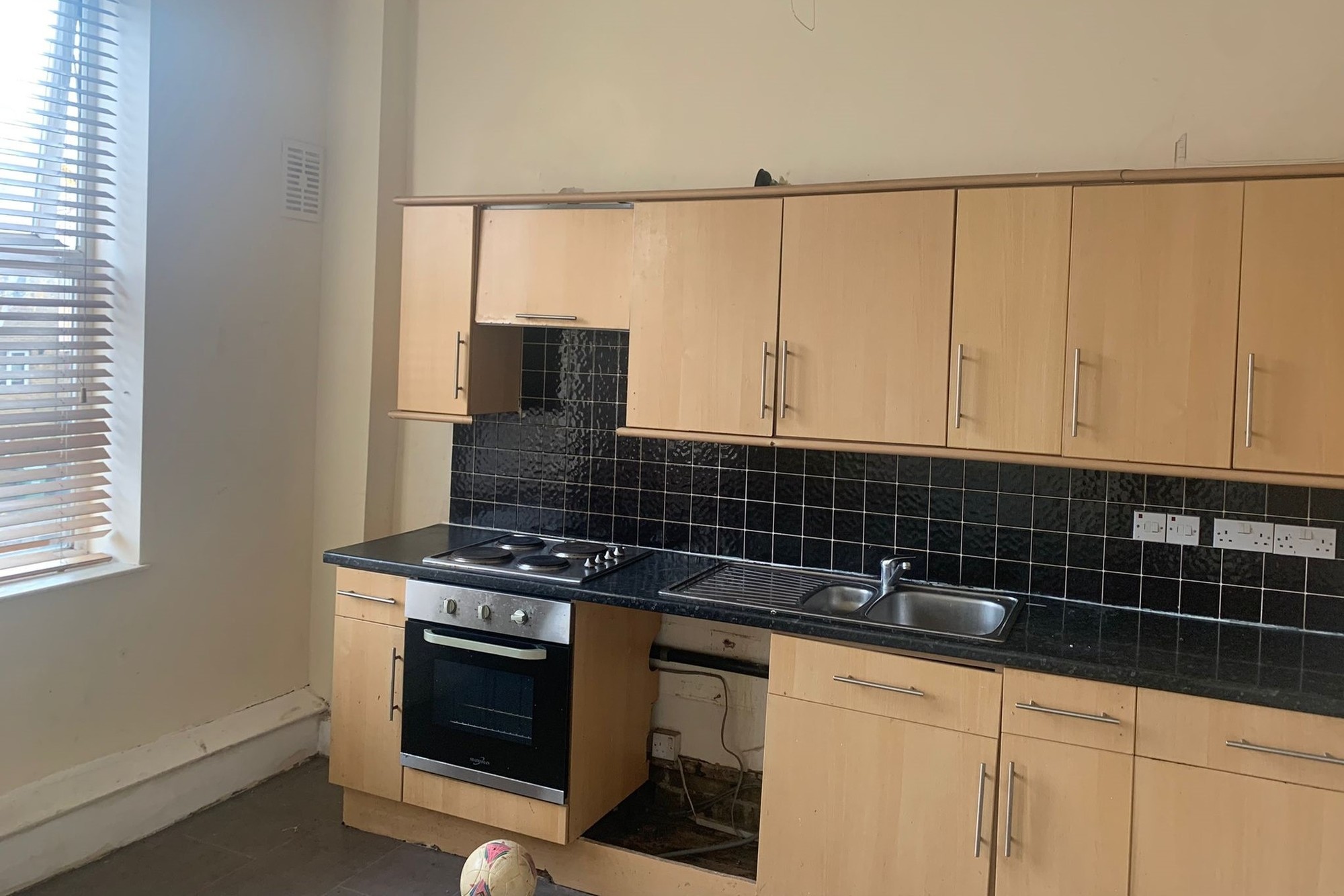Flat 1, 46 Brixton Road, Oval, London, SW9 6BT