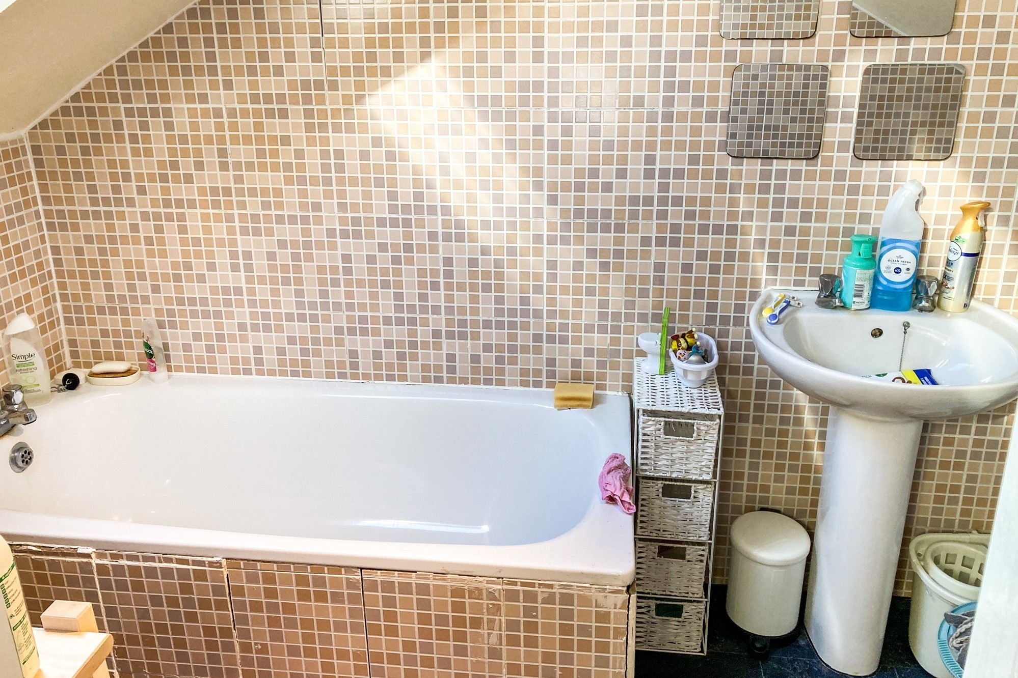Flat 3, 46 Brixton Road, Oval, London, SW9 6BT