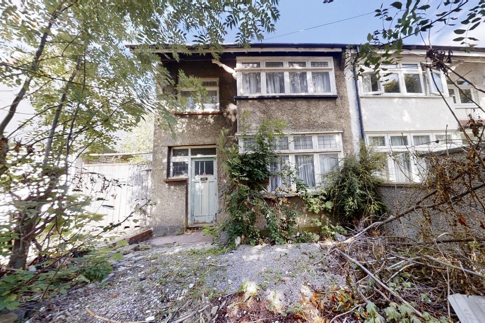 32 Banstead Road, Carshalton, Surrey SM5 3NR
