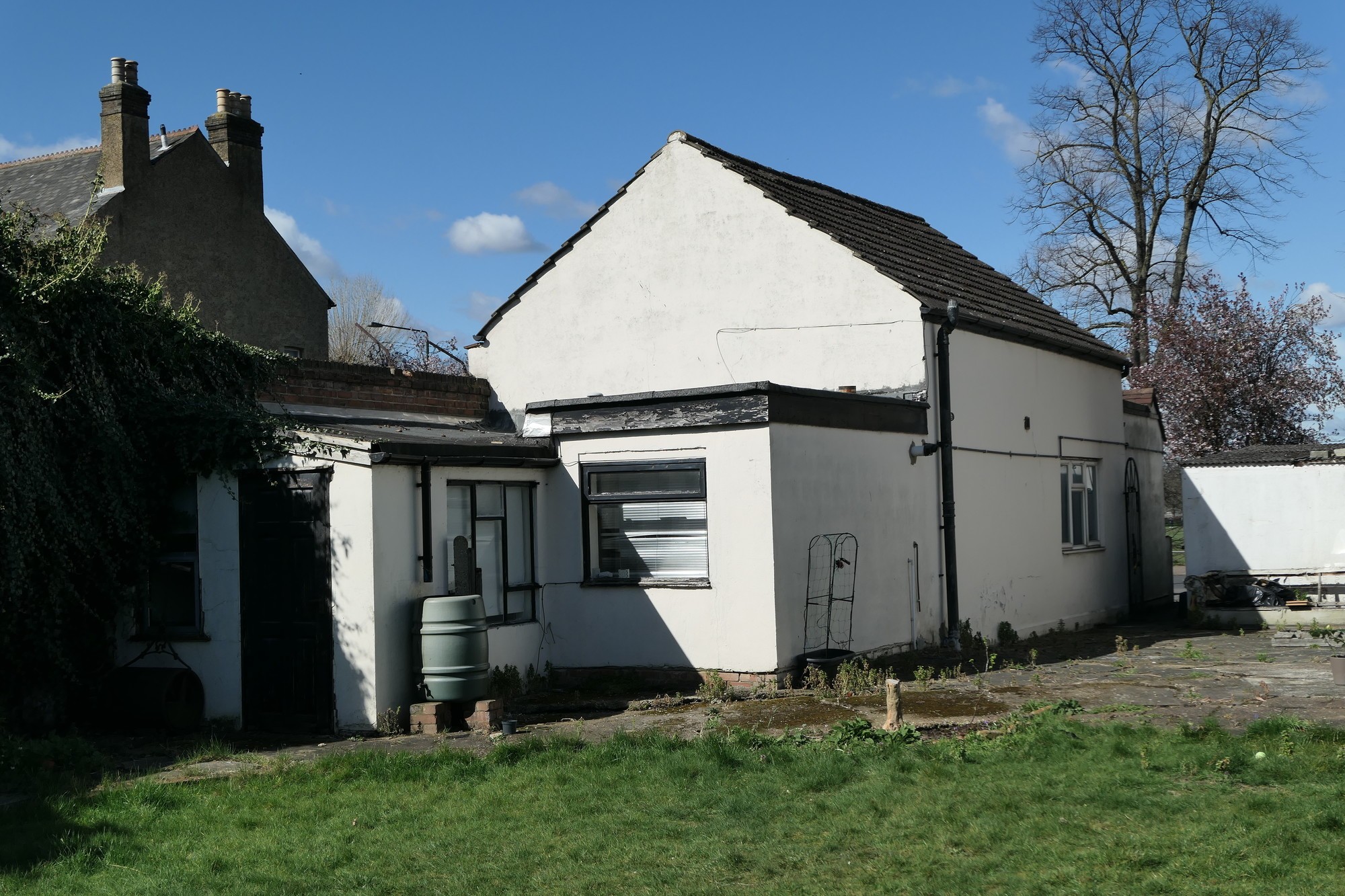 39 Streatham Road, Mitcham, Surrey, CR4 2AD