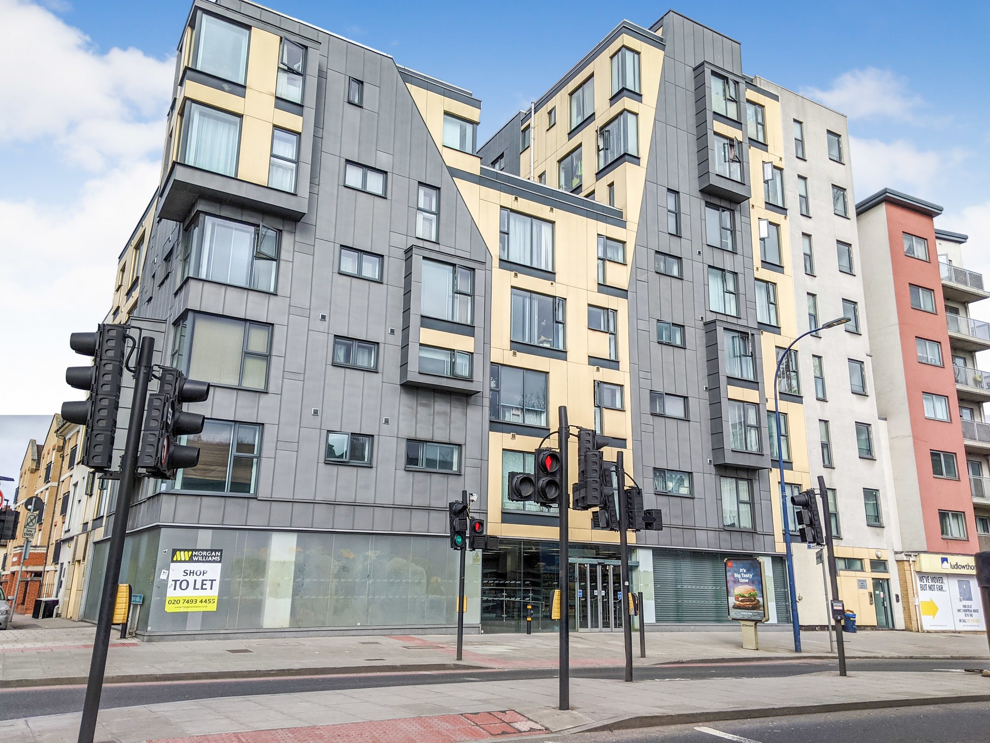 23 Axis House, 262 Lewisham High Street, Lewisham, London SE13 6AD