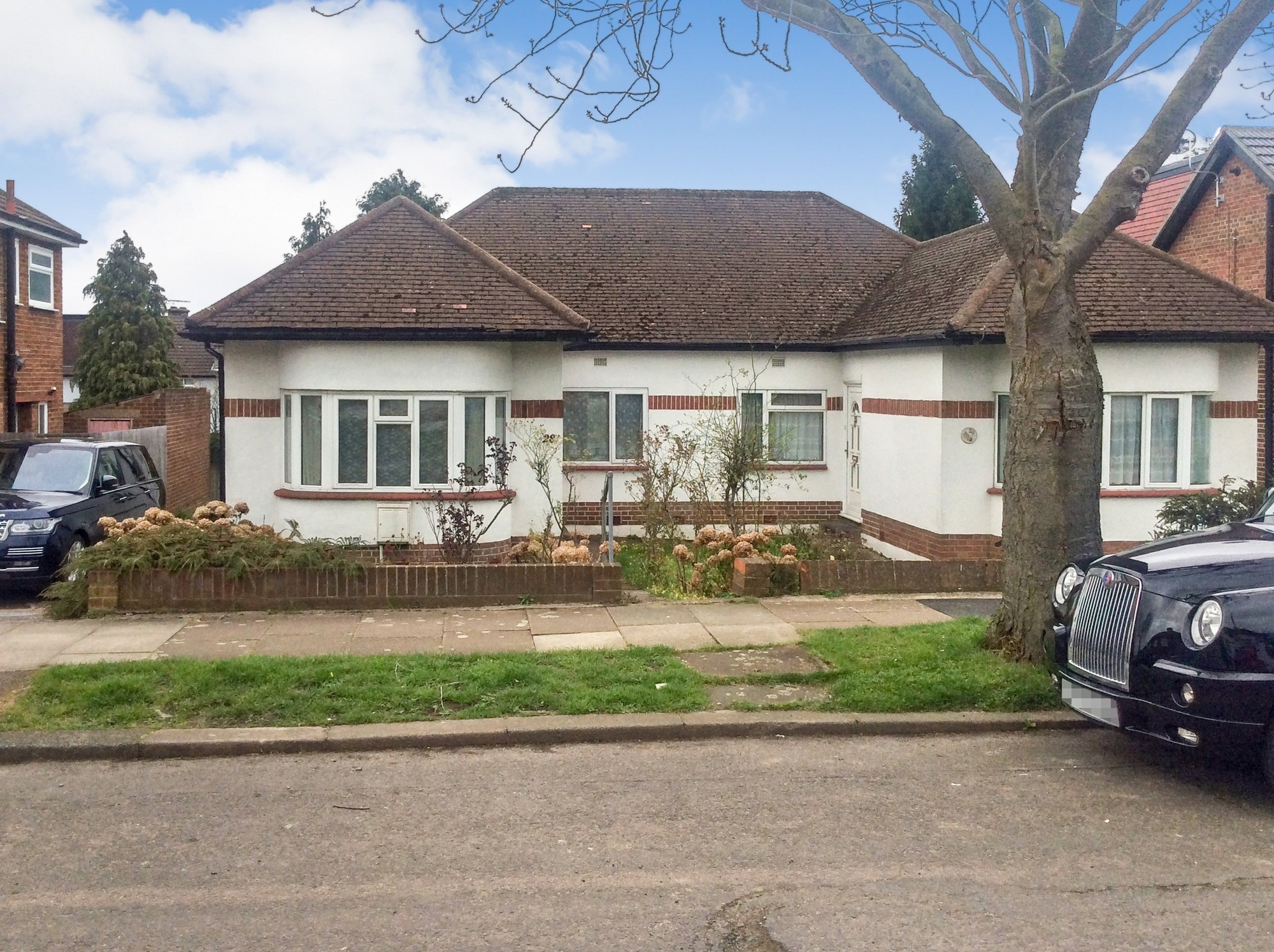 28 Fairmead Crescent, Edgware, HA8 8YQ
