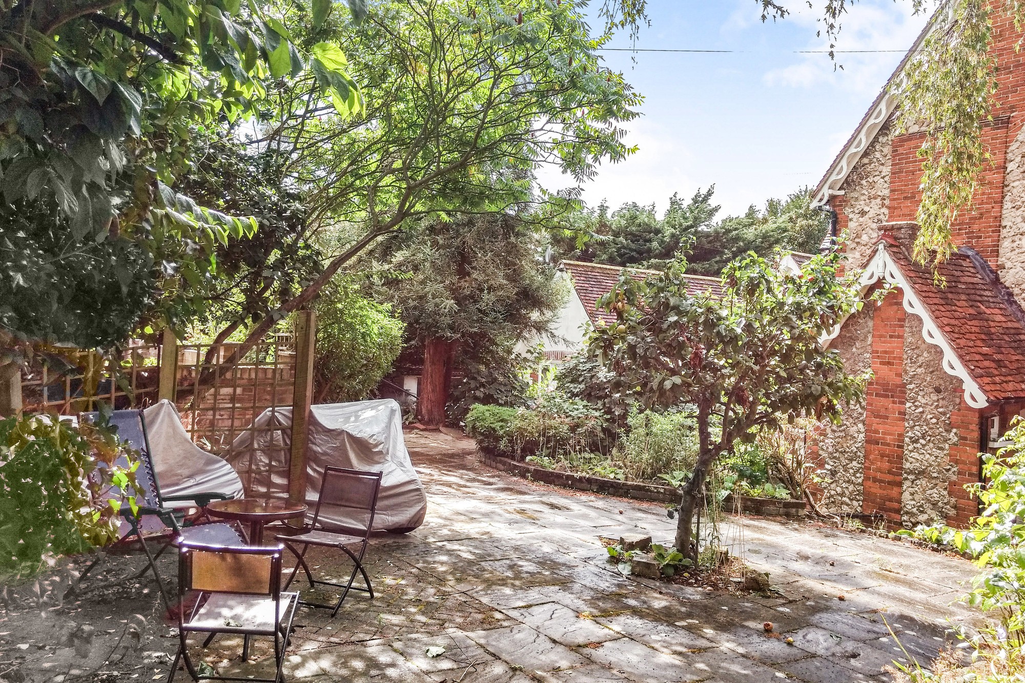 94 Maldon Road, Colchester, Essex CO3 3AL  &  2A Salisbury Avenue, Colchester, Essex CO3 3DN