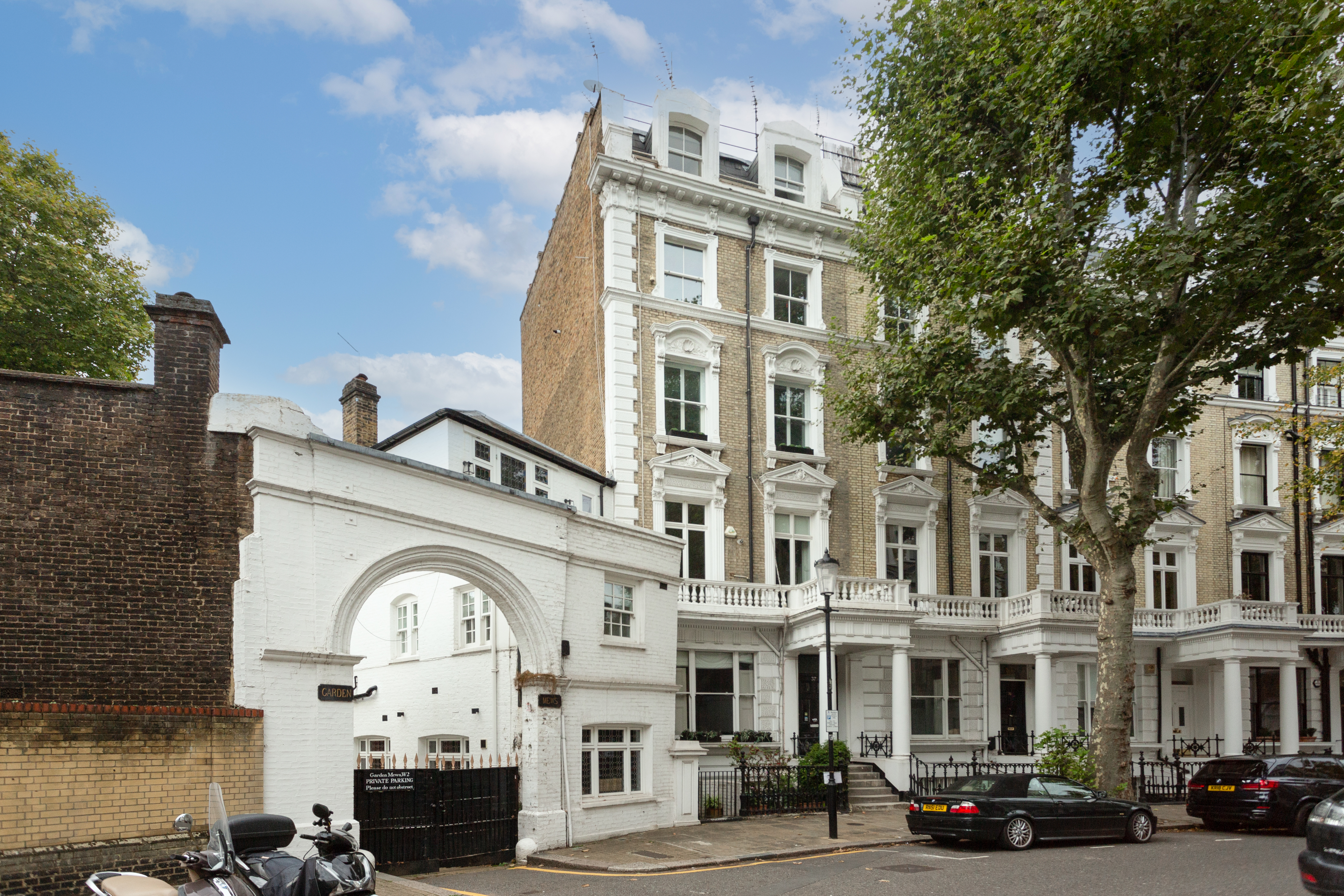 37H Linden Gardens, Kensington, London W2 4HQ 