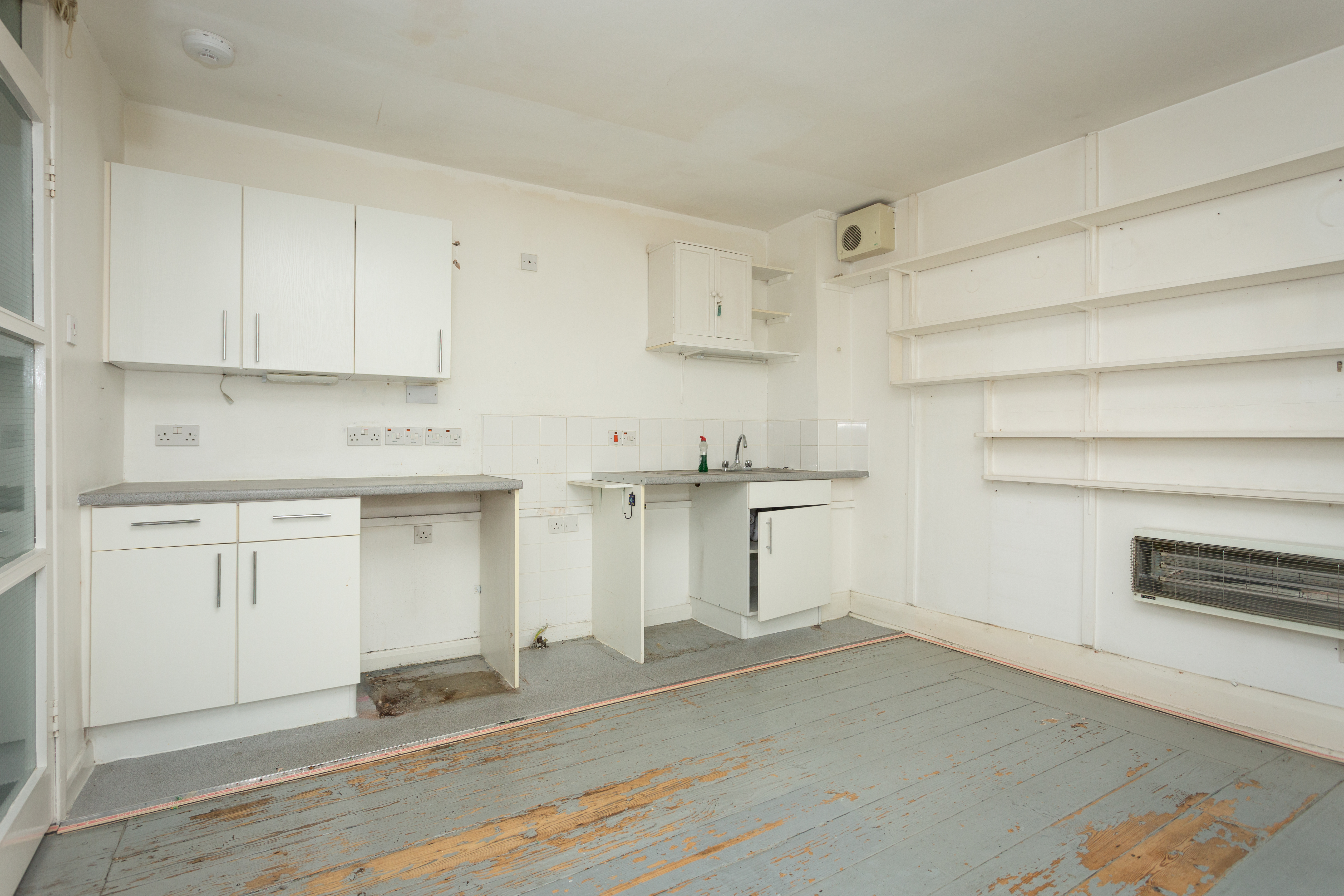 37H Linden Gardens, Kensington, London W2 4HQ 