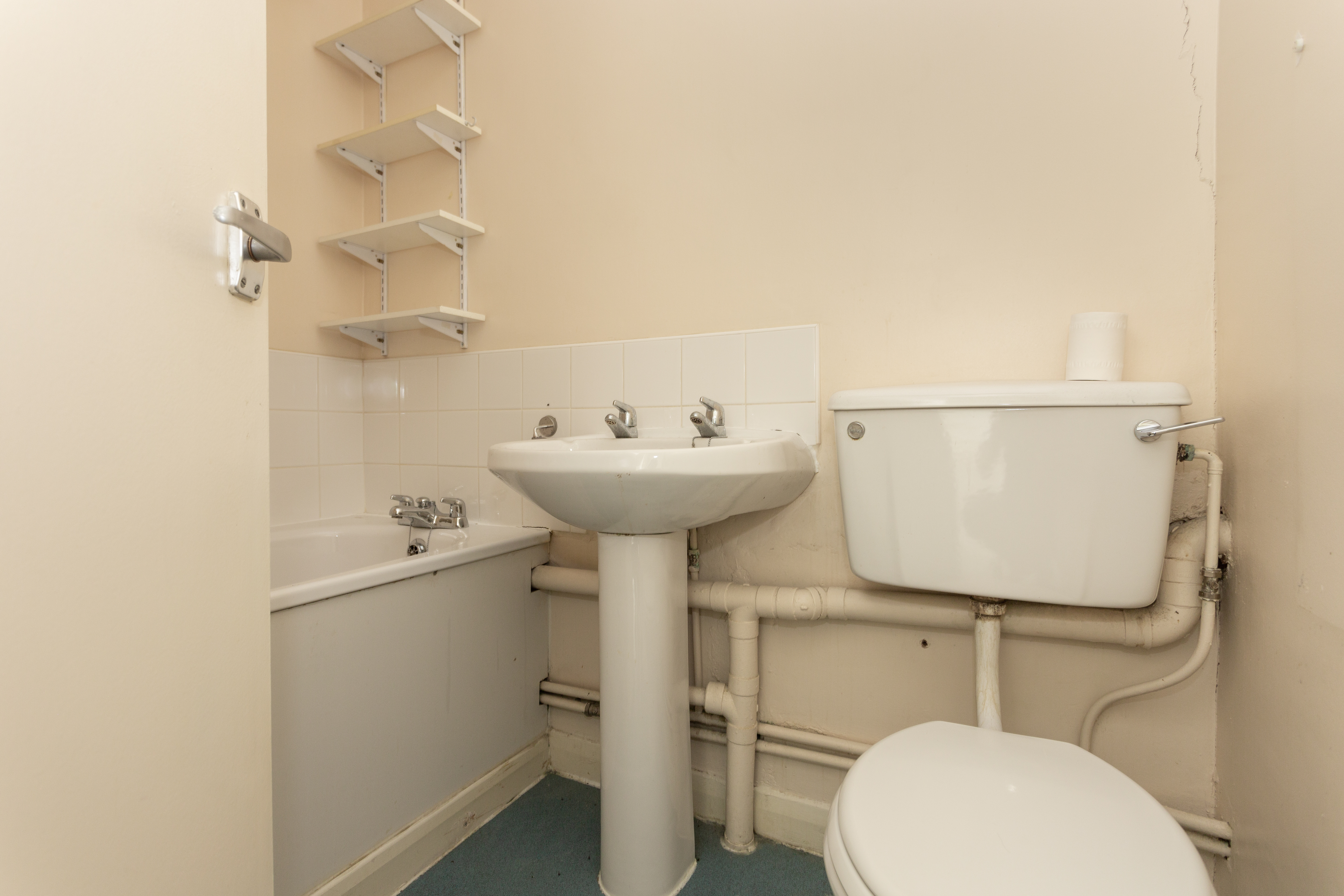 37H Linden Gardens, Kensington, London W2 4HQ 