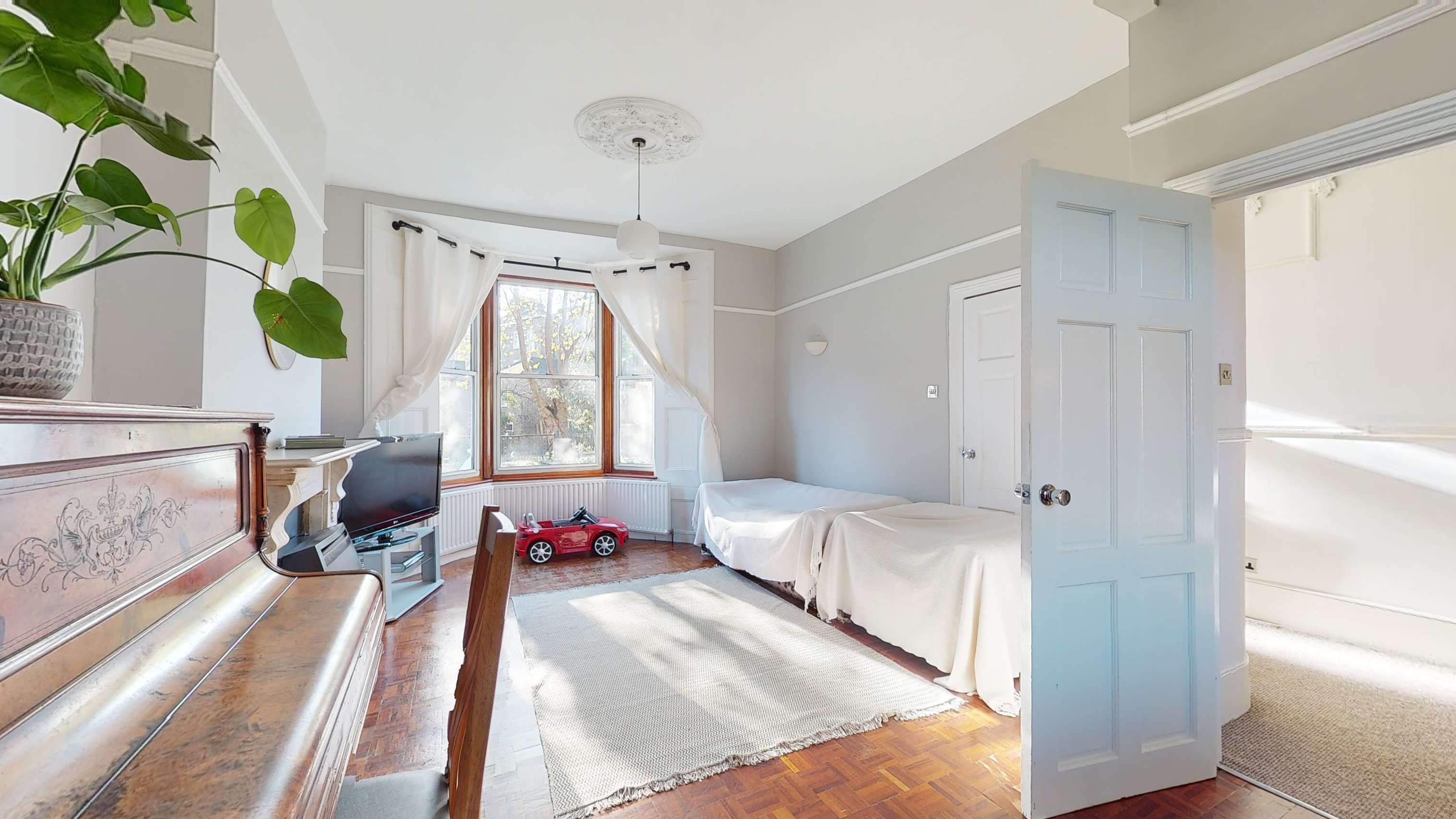 1 Digby Crescent, Finsbury Park, London, N4 2HS
