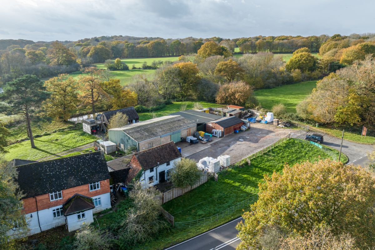Kings Farm, Dorking Road, Kingsfold, RH12 3SA 