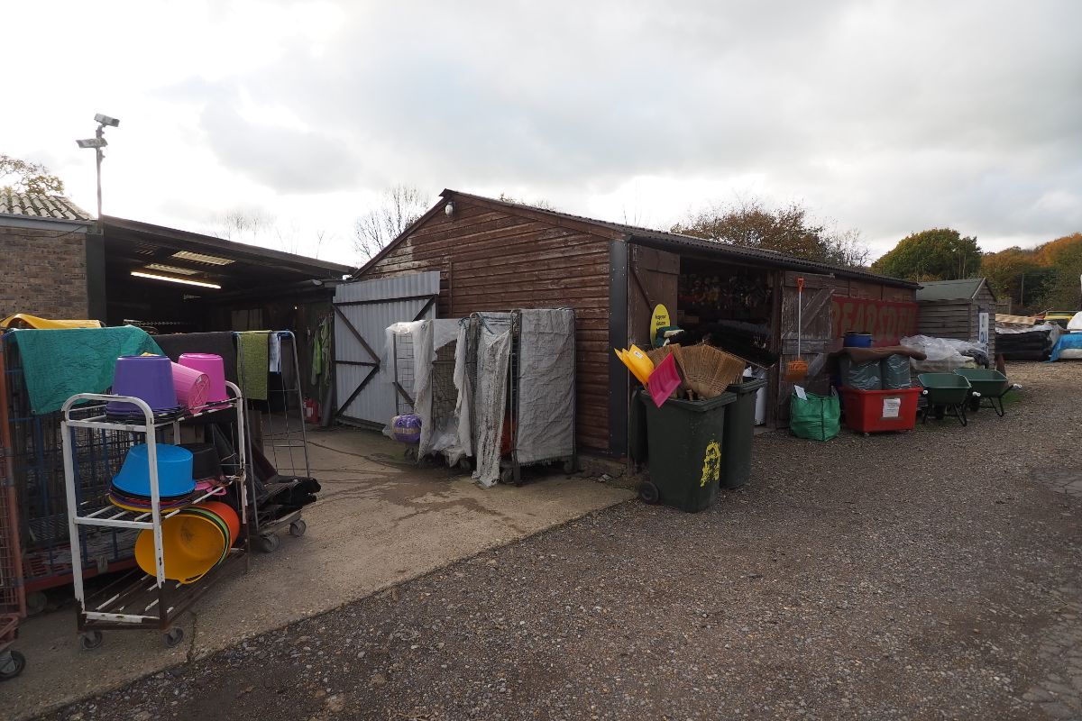 Kings Farm, Dorking Road, Kingsfold, RH12 3SA 