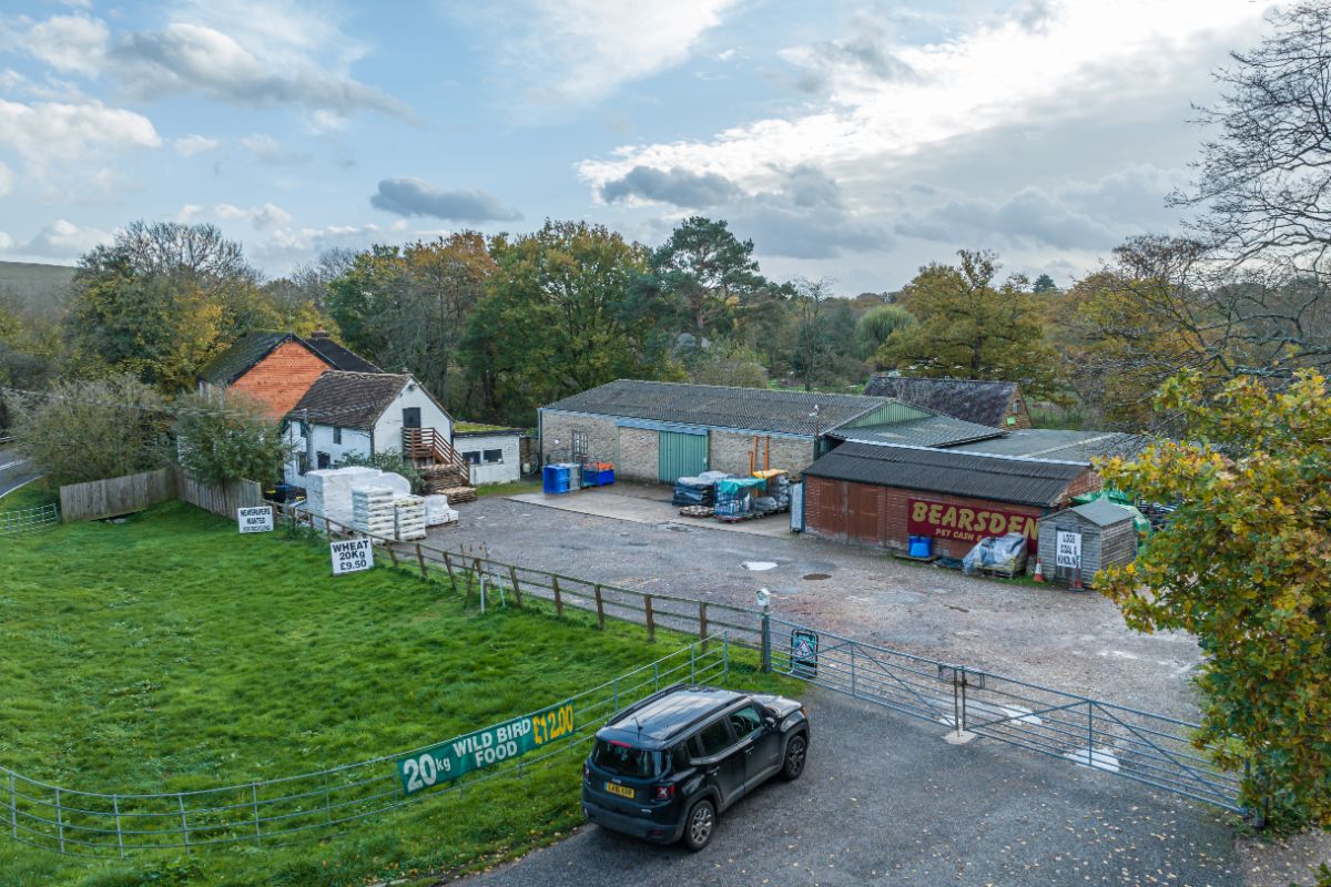 Kings Farm, Dorking Road, Kingsfold, RH12 3SA 