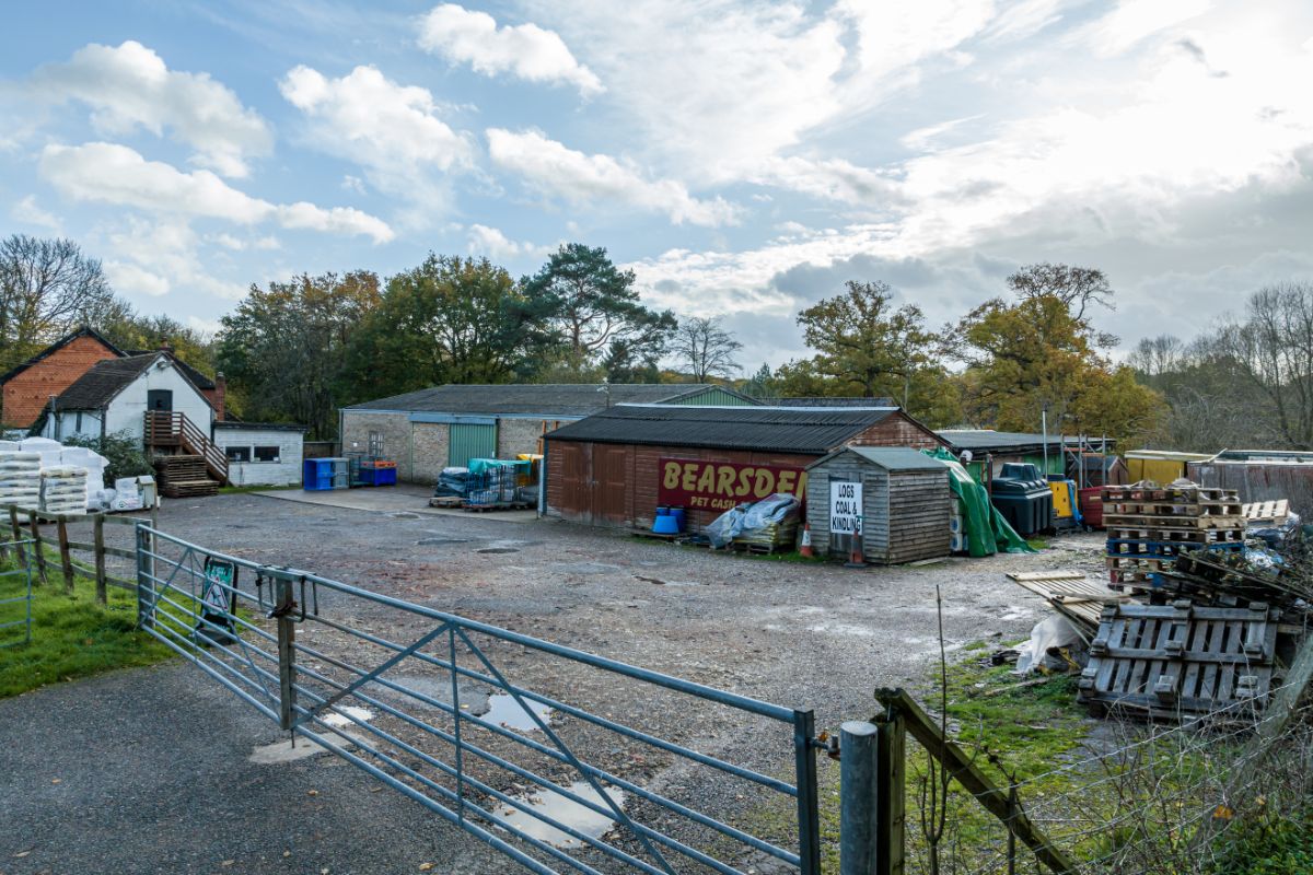 Kings Farm, Dorking Road, Kingsfold, RH12 3SA 