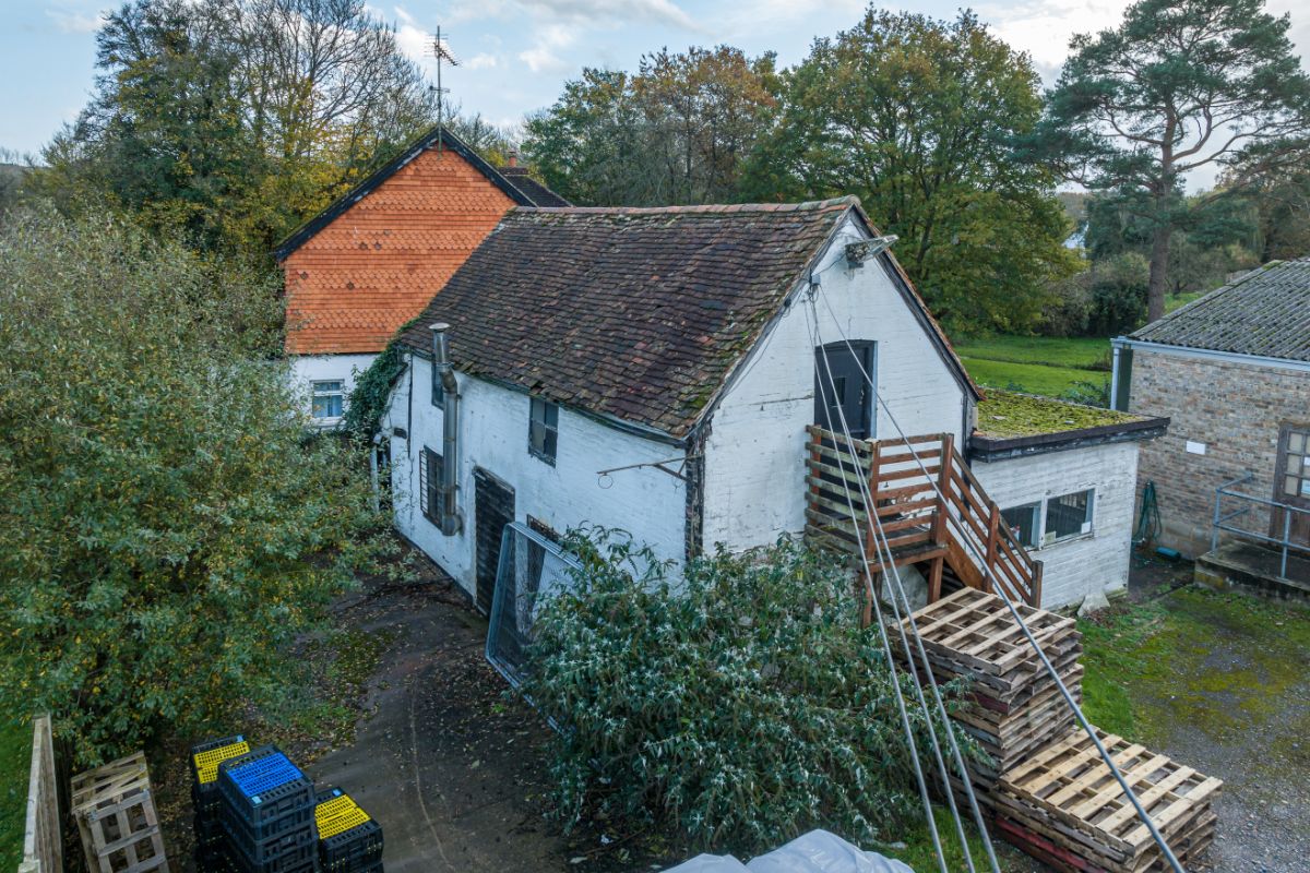 Kings Farm, Dorking Road, Kingsfold, RH12 3SA 