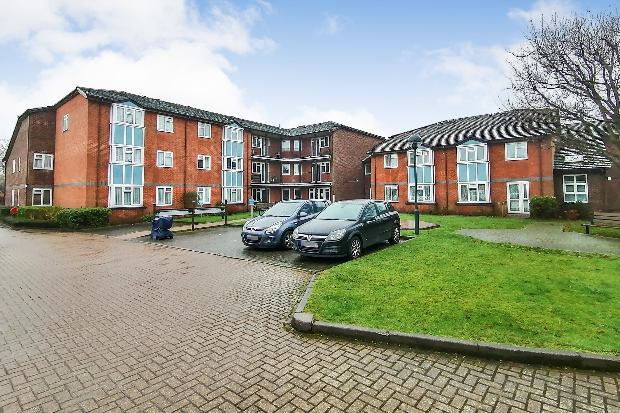 35 Fairbanks Lodge, Furzehill Road, Borehamwood, Hertfordshire WD6 2DQ
