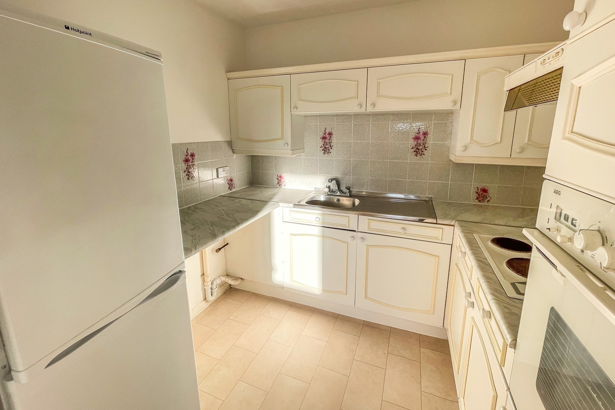 35 Fairbanks Lodge, Furzehill Road, Borehamwood, Hertfordshire WD6 2DQ

