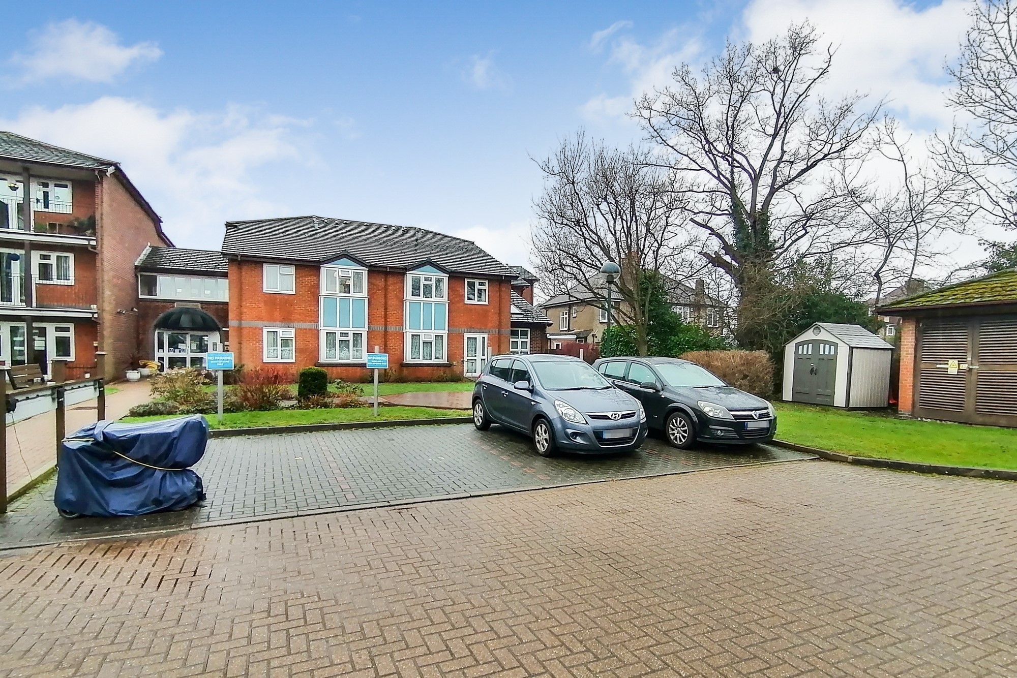 35 Fairbanks Lodge, Furzehill Road, Borehamwood, Hertfordshire WD6 2DQ
