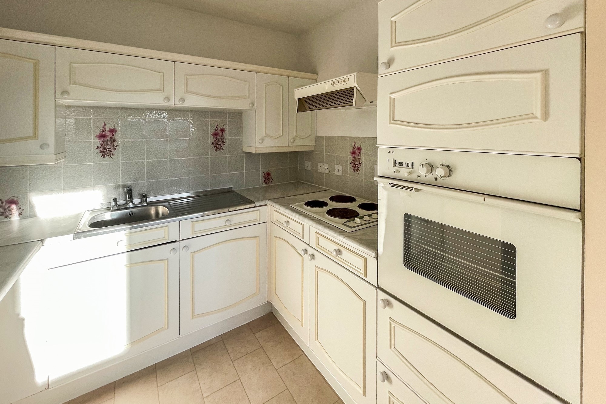 35 Fairbanks Lodge, Furzehill Road, Borehamwood, Hertfordshire WD6 2DQ
