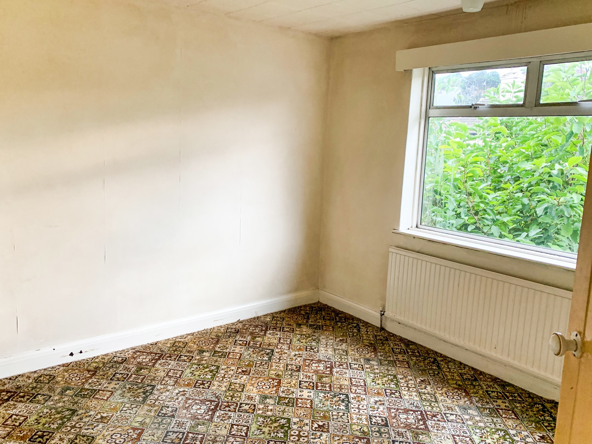 2 Cramworth Grove, Nottingham, NG5 4AP
