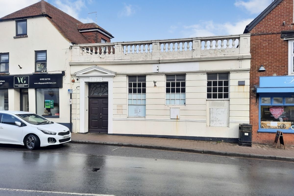 5 High Street, Storrington, Pulborough, West Sussex RH20 4DS
