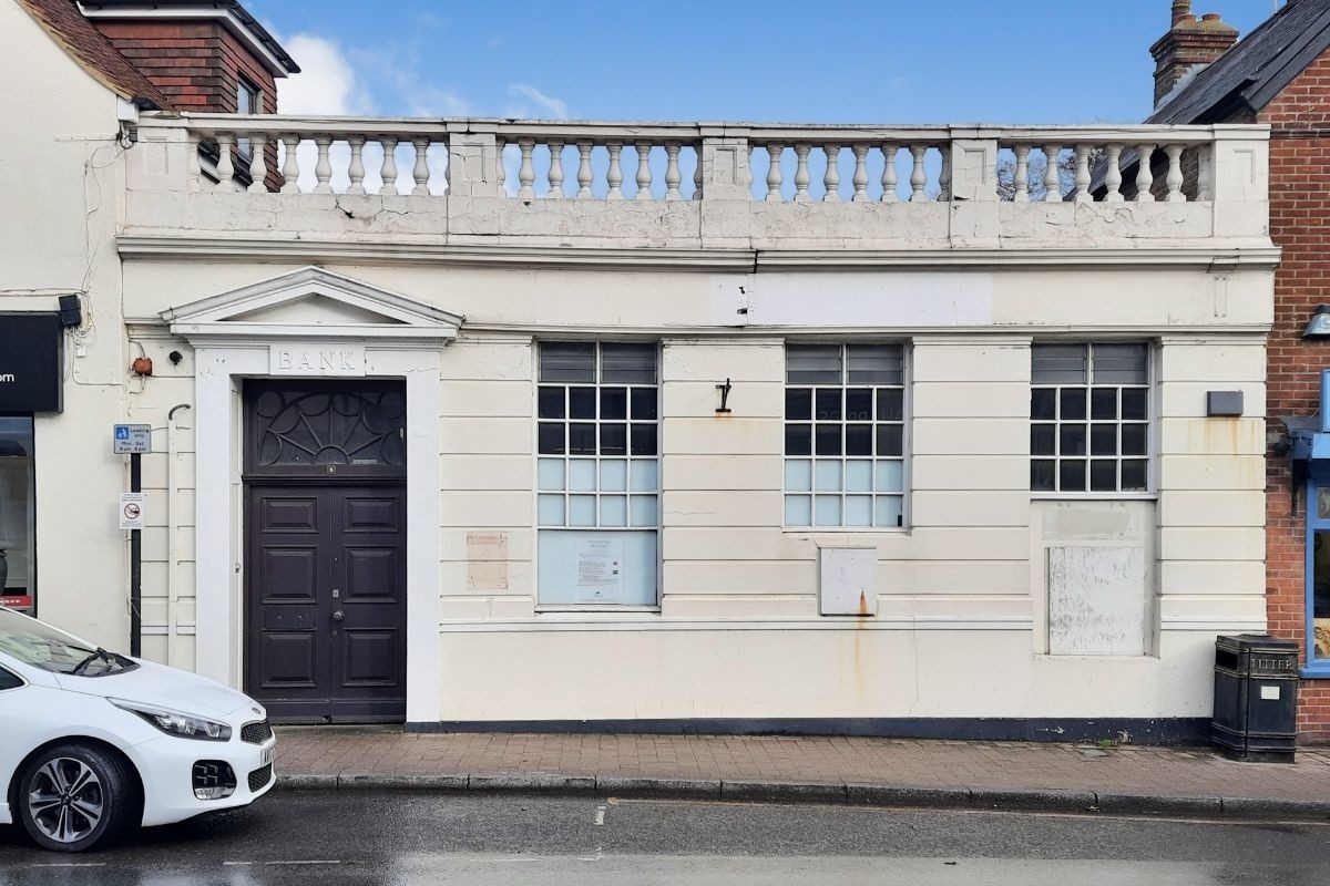 5 High Street, Storrington, Pulborough, West Sussex RH20 4DS

