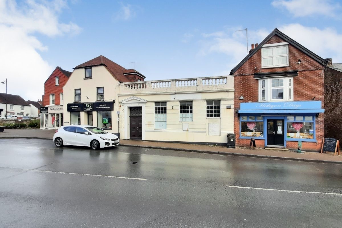 5 High Street, Storrington, Pulborough, West Sussex RH20 4DS

