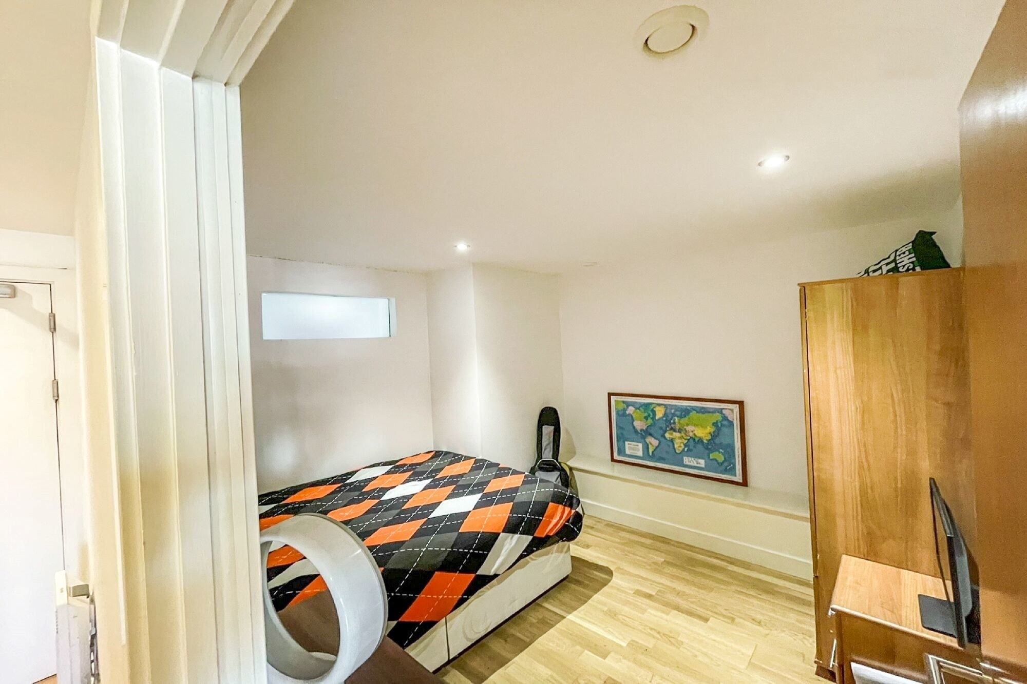 Apartment 409,  6 Oldham Road, Manchester, M4 5DB
