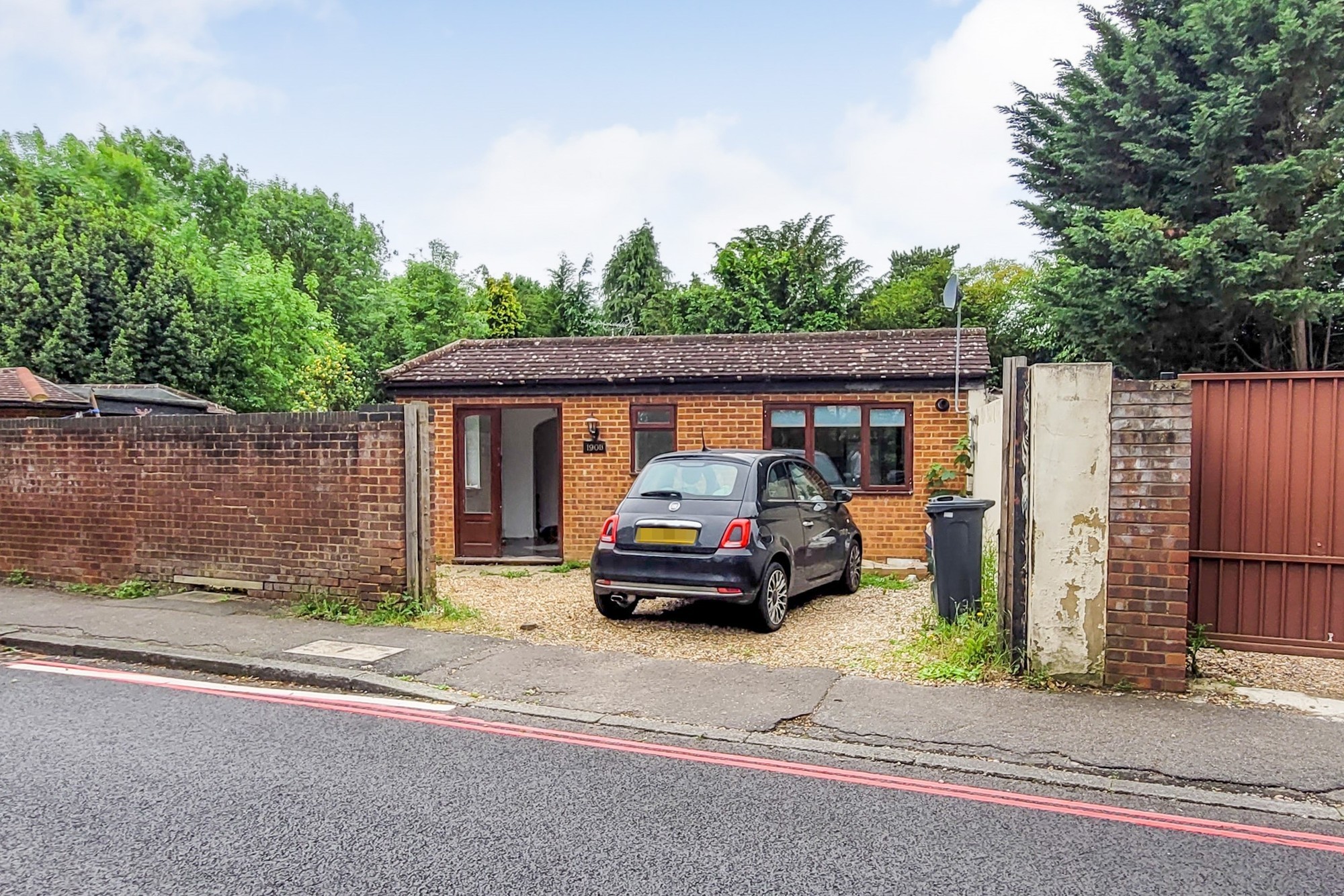190B Wood Lane, Isleworth, Middlesex TW7 5EH