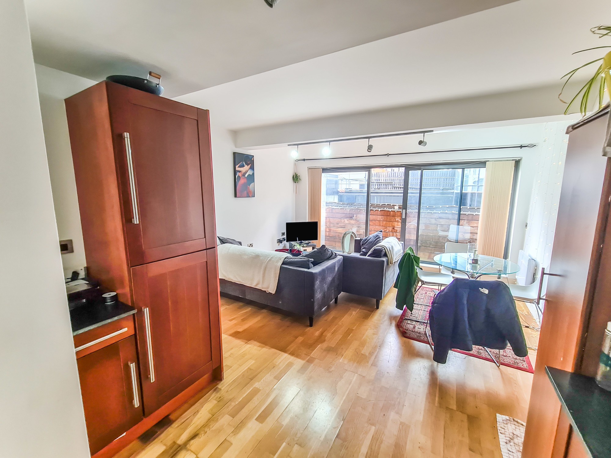 Apt 404, 6 Oldham Road, Manchester, M4 5DB
