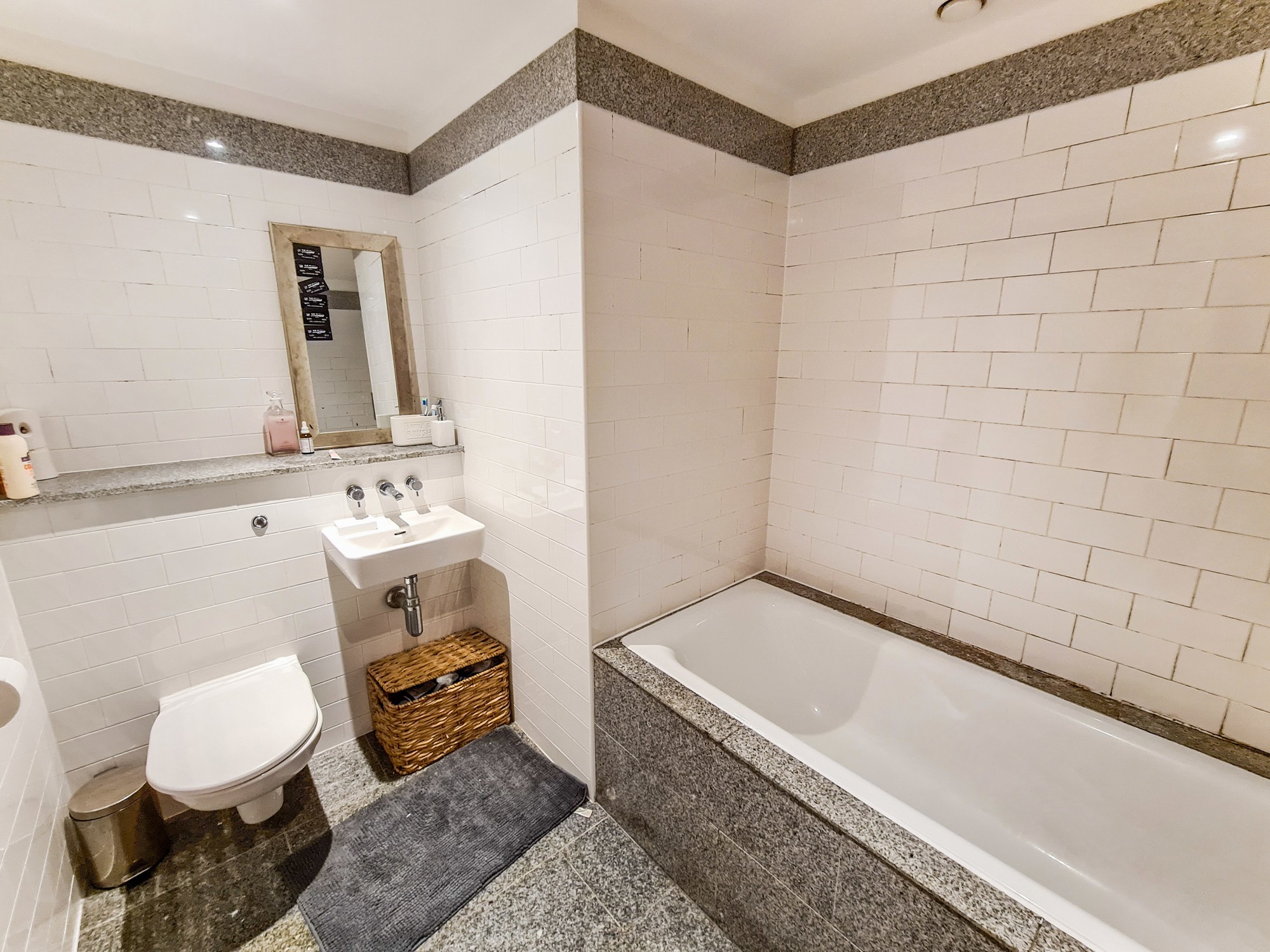 Apt 404, 6 Oldham Road, Manchester, M4 5DB
