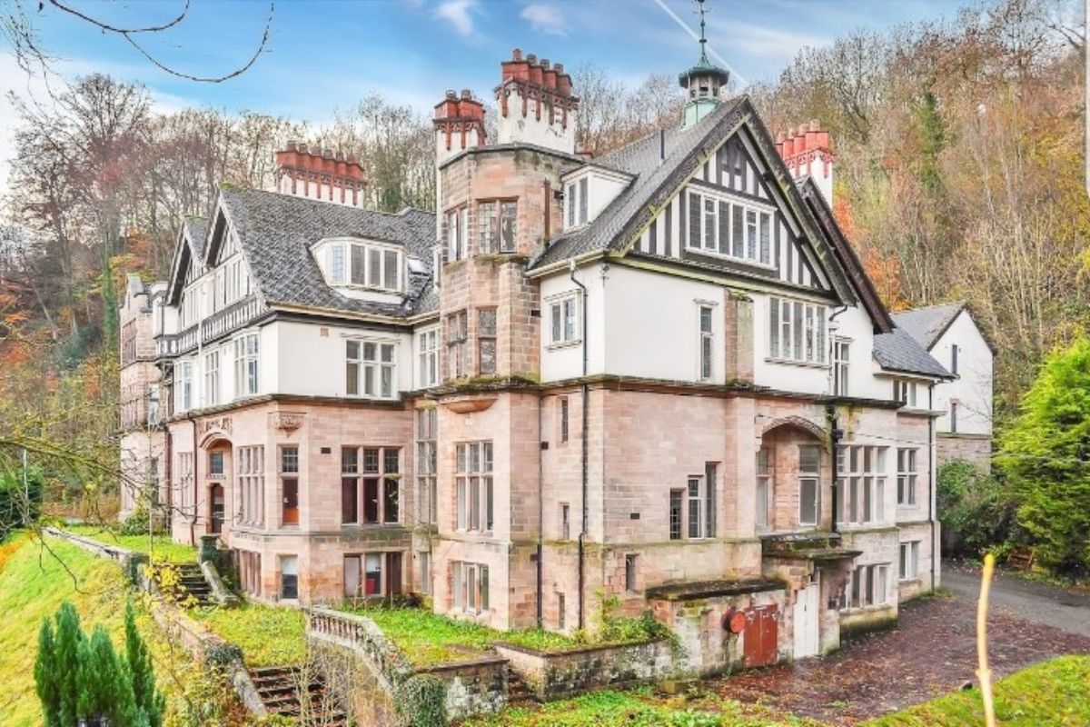 Cromford Court, Mansion House, 2 Derby Road, Matlock Bath, Derbyshire DE4 3PY