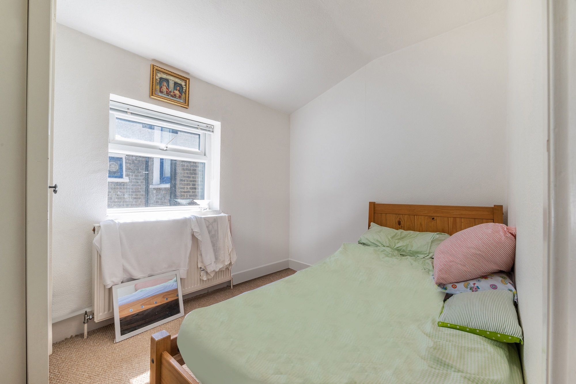 15 Oak Grove, Cricklewood, London, NW2 3LS 
