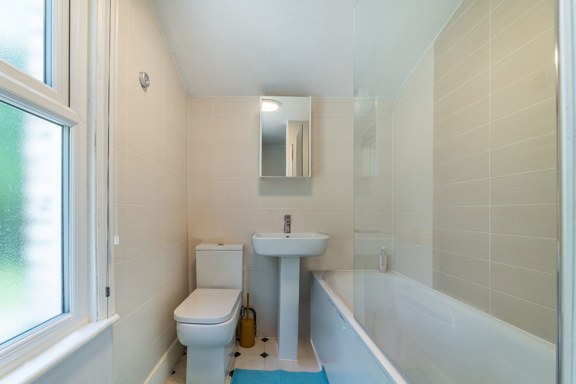 15 Oak Grove, Cricklewood, London, NW2 3LS 
